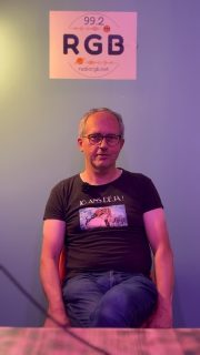 🎙️ La chanson au fil du temps avec Manu !

Embarquez pour un voyage musical à travers l’histoire de la chanson française 🇫🇷✨. 
Des airs d’autrefois aux mélodies qui ont marqué les générations, découvrez les chansons qui ont traversé les siècles.

📻 Sur RGB 99.2 FM
🗓️ Chaque 3ᵉ vendredi du mois
⏰ De 15h à 16h
🔁 Rediffusion le 1er mercredi du mois de 11h à 12h

Réalisé par @nassim_allstar 

#ChansonFrançaise #Musique #RadioRGB