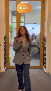 🎥 Direction Saint-Ouen-l’Aumône à la découverte des Entreprises Éphémères !
Un concept innovant qui réunit recruteurs, chercheurs d’emploi et acteurs de l’insertion autour d’un même objectif : créer de vraies opportunités professionnelles grâce à la rencontre humaine. 🤝✨
Ici, on mise sur les talents, la collaboration et un recrutement sans les codes traditionnels. Une belle initiative qui prouve qu’ensemble, il est possible de construire des parcours professionnels durables. 🚀
Réalisé par @nassim_allstar
#EntrepriseEphemere #SaintOuenLAumone #Emploi #Recrutement